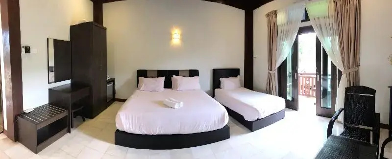 Singgahsana Villa by ZUZU — отель с удобным расположением в Лангкави