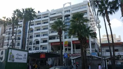 Les Palmiers Sunorama Beach Apartments — отель с удобным расположением в Ларнака