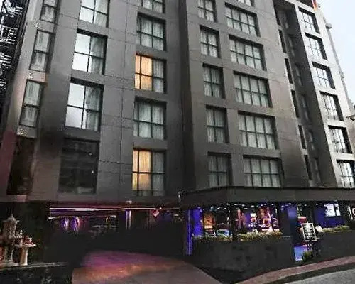 Цены на Citrus Suites Sukhumvit 6 by Compass Hospitality - 4 Nights, Bangkok, Thailand в Бангкоке
