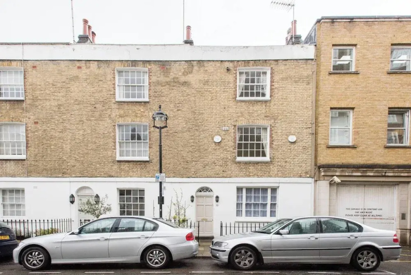JOIVY Stylish 3 BR House with Patio, Short Walk to Regents Park & Harley Street — отель с удобствами в Лондоне