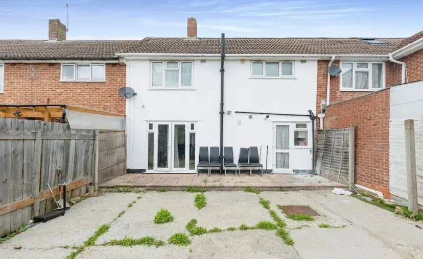 3-bed Apt-15 Mins to Heathrow-pet-friendly-parking — отель с удобствами в Лондоне