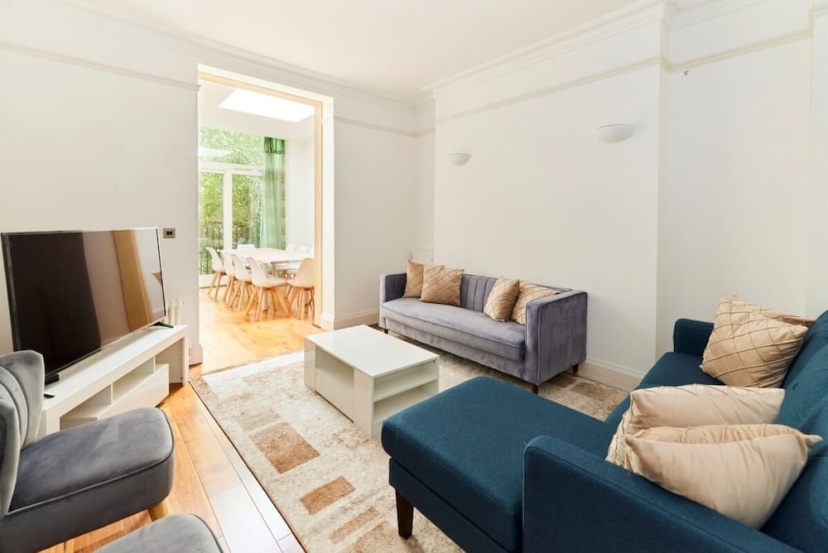 The Woolwich Retreat - Enticing 5bdr House With Parking — комфортный отель в Лондоне