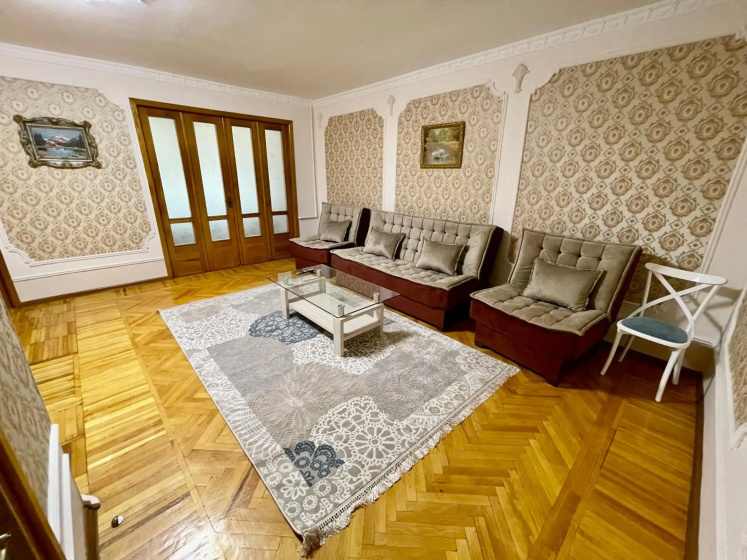 Classic C1 Apartment In The Center With 4 Rooms — отель с удобствами в Ташкент