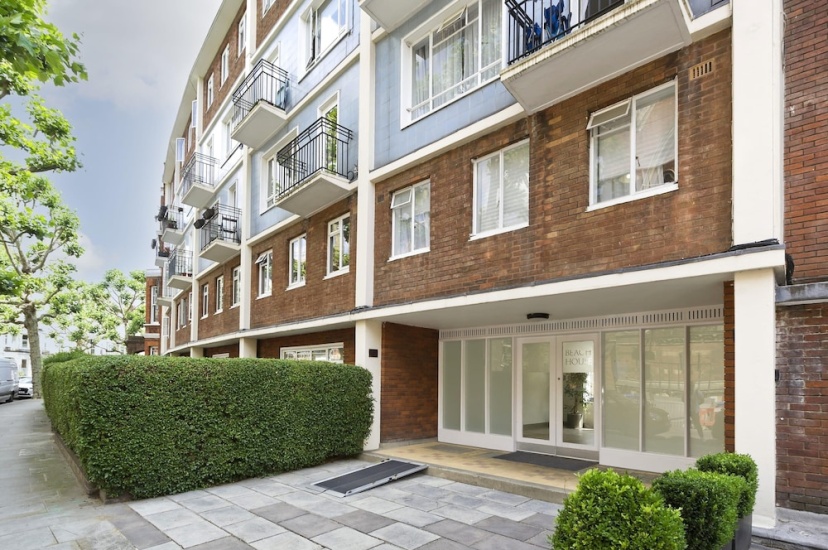 Elegant 2 bed Flat Earls Court — отель с удобным расположением в Лондоне