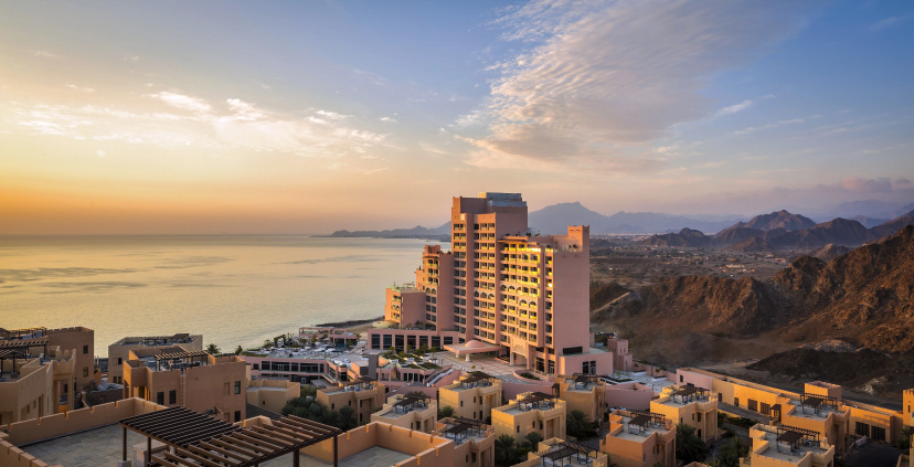Fairmont Fujairah Beach Resort — отель с удобным расположением в Фуджейра