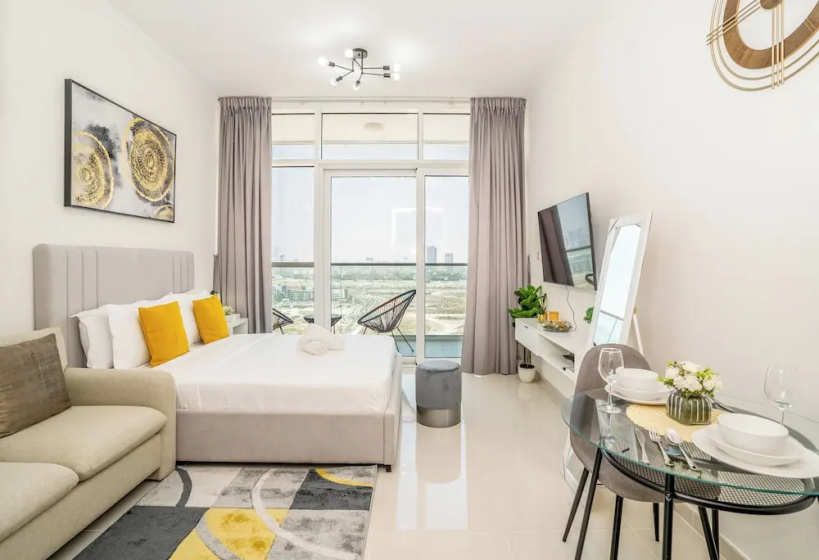 Tanin - Stylish Apartment With Balcony And Cityscape Views — забронировать отель в Дубае