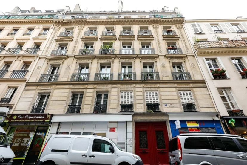 Magnificent Apartment Near Republique — забронировать отель в Париже