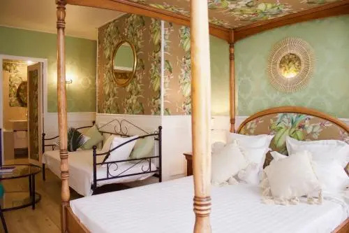 Pick A Flat's Apartement in Le Marais - rue Sainte Croix de la Bretonnerie — отель с удобным расположением в Париже