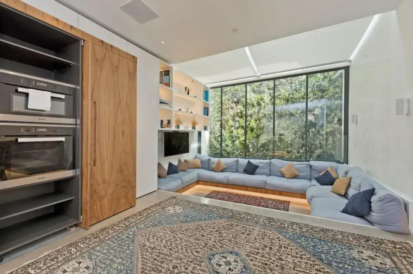 Цены на Amazing South Kensington Mews House by Underthedoormat в Лондоне