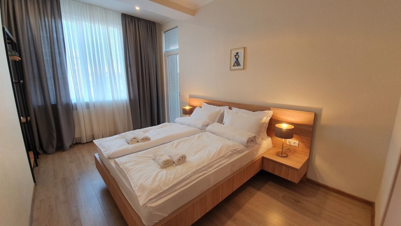 Цены на Two Bedroom Apartment With Balcony в Тбилиси