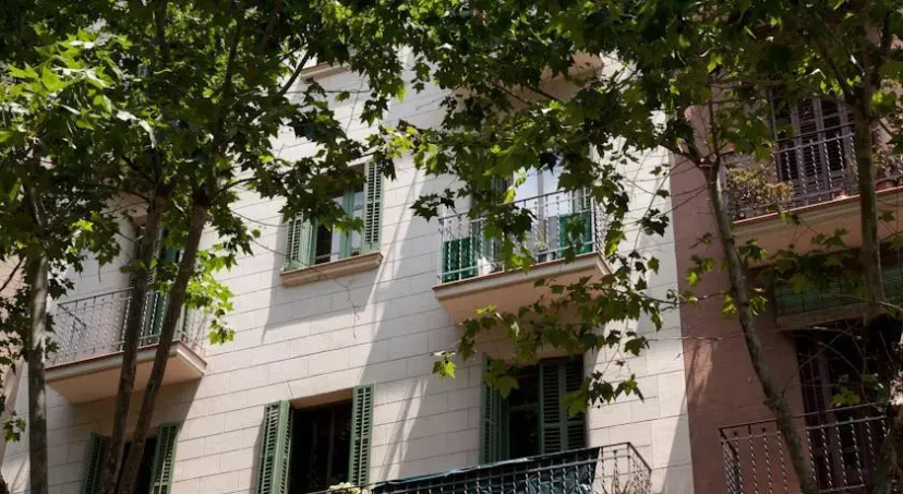 Lodging Apartments Sagrada Familia — отель с удобствами в Барселоне