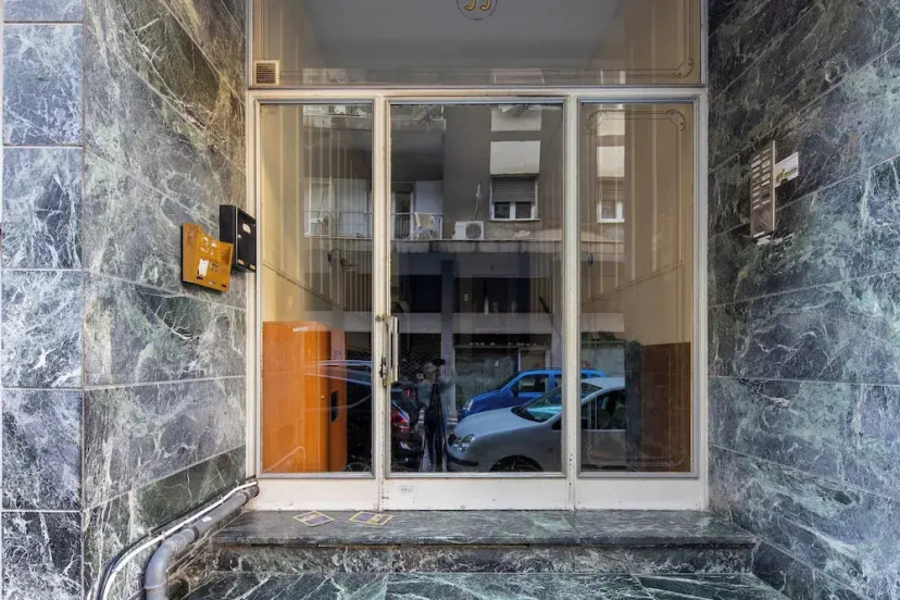 Mystique 2-Bedroom Apartment in Athens — отель с удобным расположением в Афины