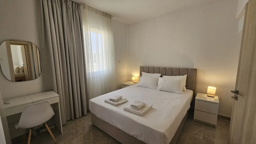 154 LCA - Stay Local Apartment — комфортный отель в Ларнака