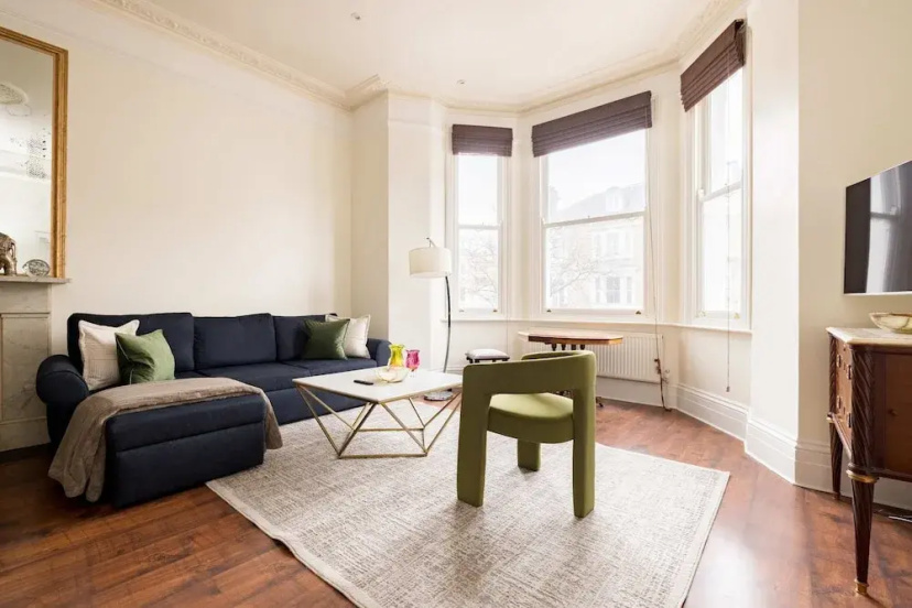Light-filled 2-bedroom Chelsea Apartment — комфортный отель в Лондоне
