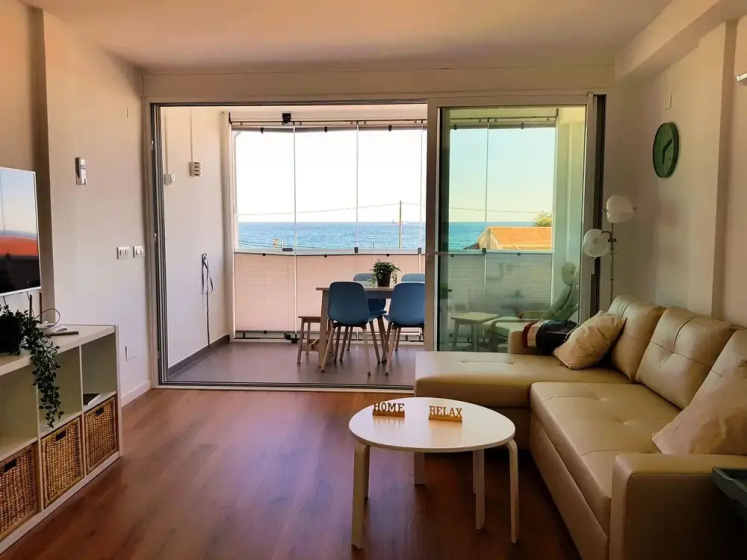 City Sea Views Apartment Alicante — комфортный отель в Аликанте