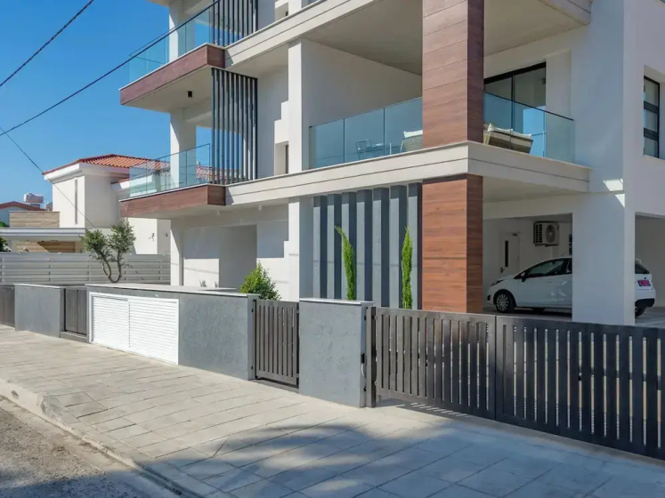 Sanders Evolution 2 Nice 2 Bdr Apt With Balcony — комфортный отель в Лимассол
