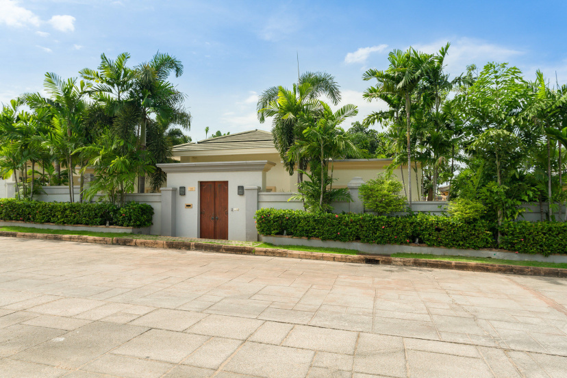 Luxury Pool Villa SRV — комфортный отель в Паттайе