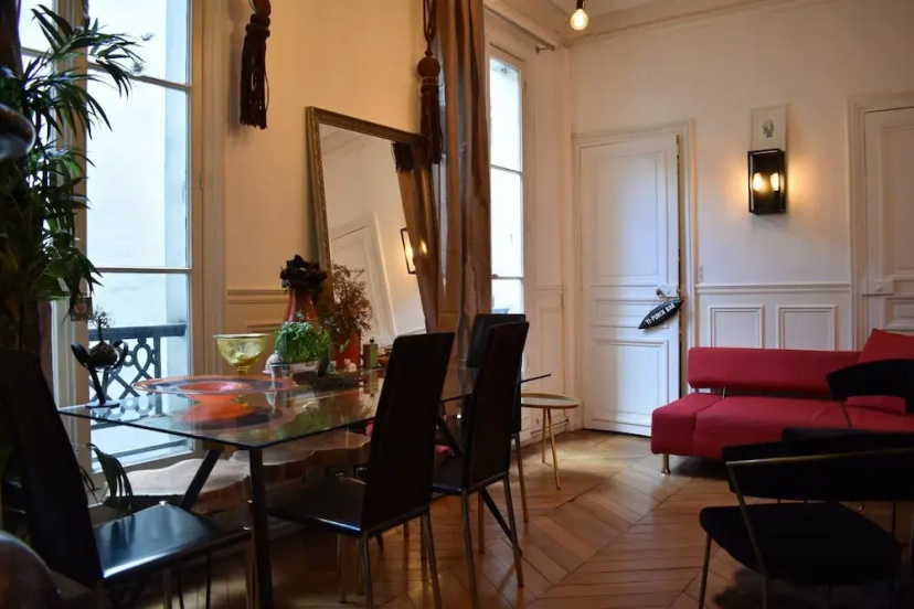 Цены на Charming 1 Bedroom Apartment in St Germain в Париже