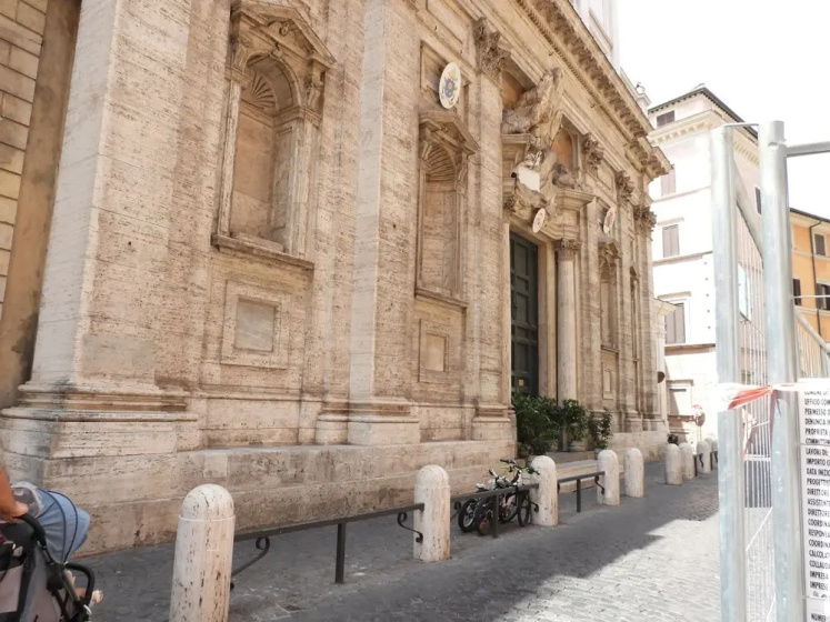 Apartment In Palazzo Nobiliare In One Of The Most Beautiful Streets Of Rome — отель с удобным расположением в Риме