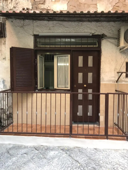 Studio In Napoli With Wonderful City View Balcony And Wifi — отель с удобным расположением в Неаполе