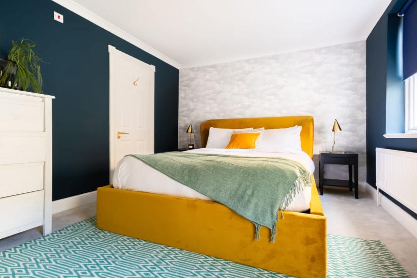 The Victoria Gardens - Bright & Modern 2BDR next to Victoria Station — комфортный отель в Лондоне