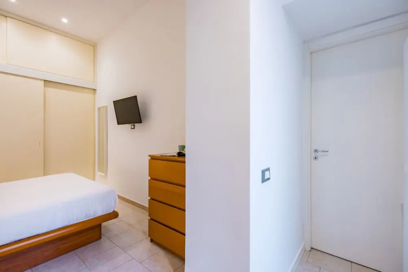 Metro Università Apartment by Wonderful Italy — отель в Неаполе, Италия
