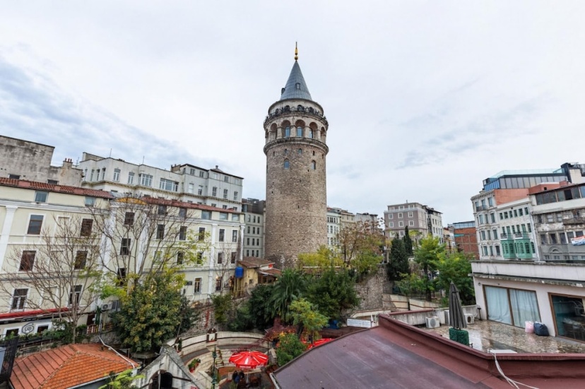 Exceptional Flat With Galata Tower View in Beyoglu — комфортный отель в Стамбуле