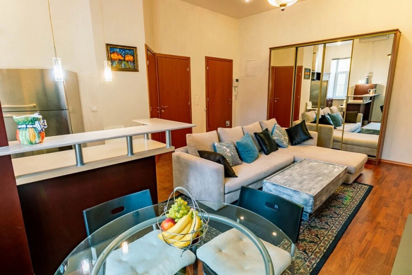 Atmospheric apartment on Nevsky prospect — забронировать отель в Санкт-Петербурге