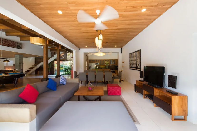 Villa 5 Br - 2 min Walk From Kudeta 4 — отель в Кута, Индонезия