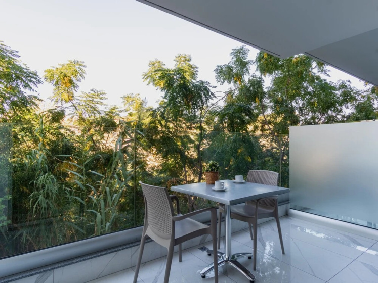 Rio Gardens - Bright Studio w Shared Pool — комфортный отель в Айя-Напа