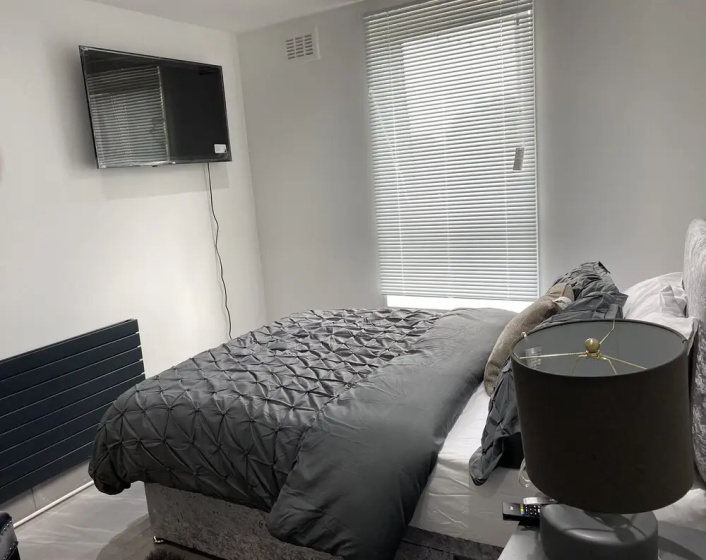 Цены на Luxurious 2-bed Apartment in Woolwich, London в Лондоне