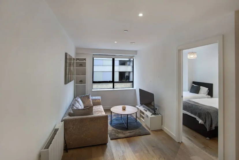 2-bed Apartment, Sleeps 4, Free Parking — забронировать отель в Лондоне