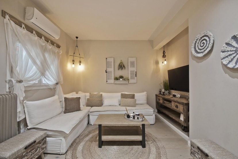 Stylish Apartment at Pagrati — забронировать отель в Афины