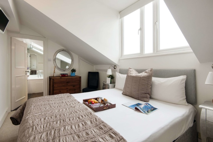 The Cromwell Road Rooftop Apartment - LSBI — отель с удобным расположением в Лондоне