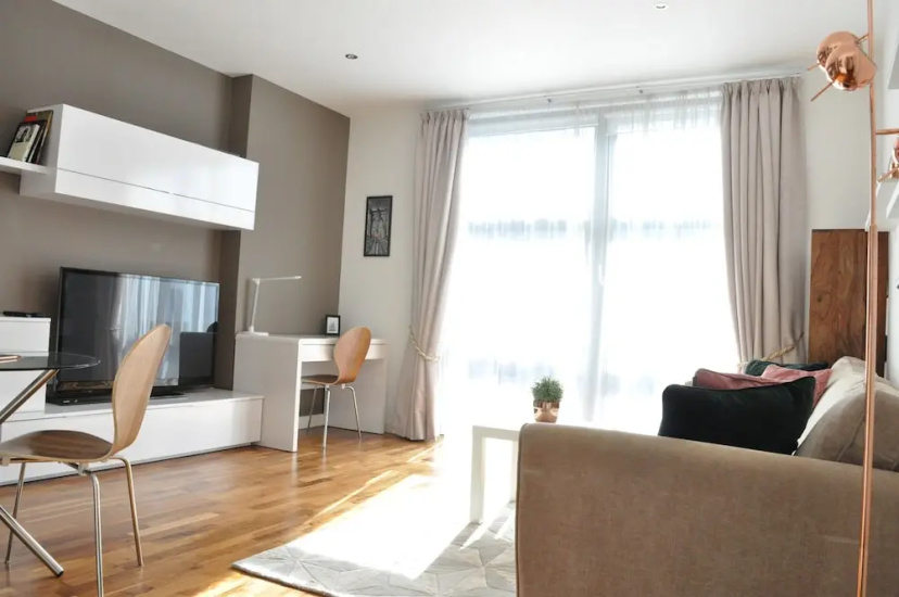 1 Bedroom Apartment in the Heart of Canary Wharf — отель с удобным расположением в Лондоне
