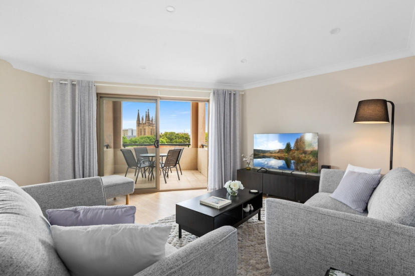 Цены на Stylish 2-bed Camperdown Apartment With Balcony в Сиднее