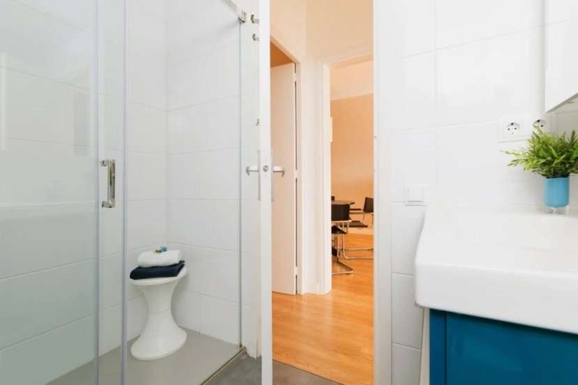 Lodging Apartments Guell Gaudi — отель с удобным расположением в Барселоне