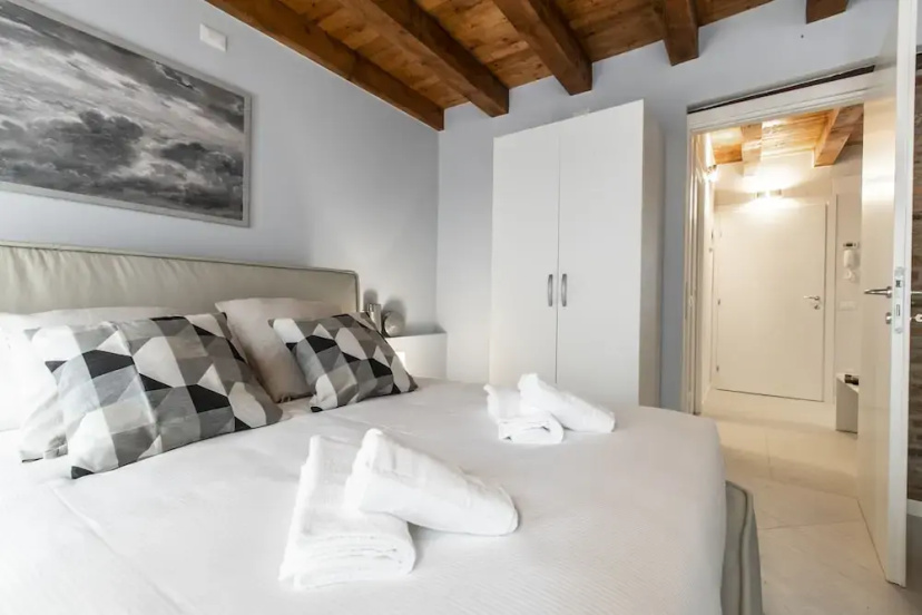 Venetian Superior Apartment R&R — отель с удобствами в Венеции