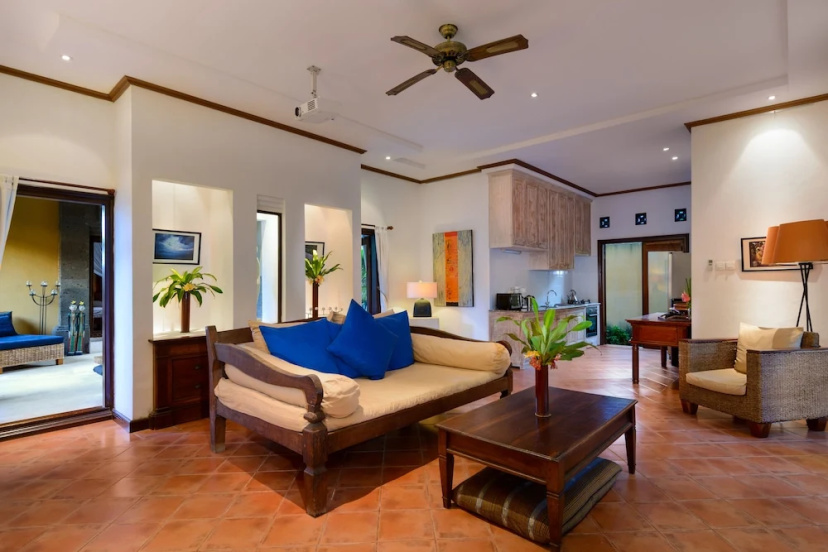 Villa KOSY Our Beautiful Sanur House — комфортный отель в Денпасар