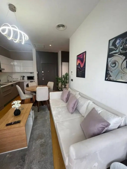 Stylish1 1 Apartment in Batisehir Near Mail of IST — отель в Стамбуле, Турция