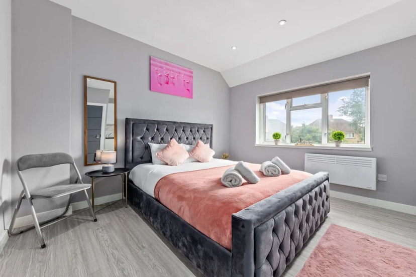 Цены на Spacious Ensuite Room Feltham Heathrow London Tw13 в Лондоне