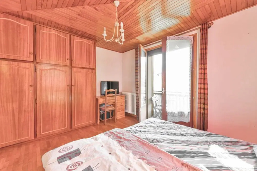 Цены на Apartment With 2 Bedrooms in La Perriere Courchevel, With Wonderful Mountain View, Furnished Garden and Wifi - 6 km From the Slopes в Куршевеле