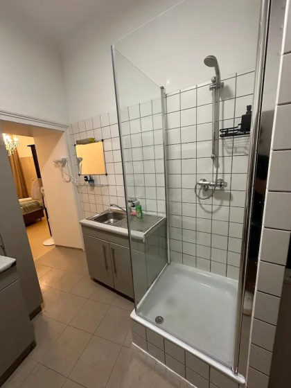 Цены на Charming 1BR Apartment Near Stadthalle в вене