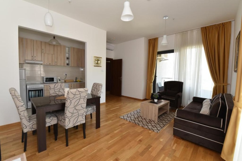 Lux Apartments Kristina — отель с удобствами в Будва