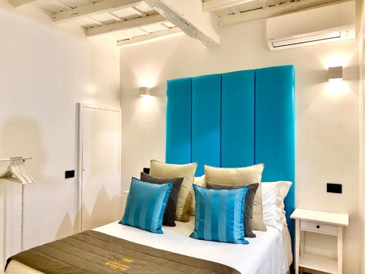 Fontana Di Trevi Luxury Apartments — комфортный отель в Риме