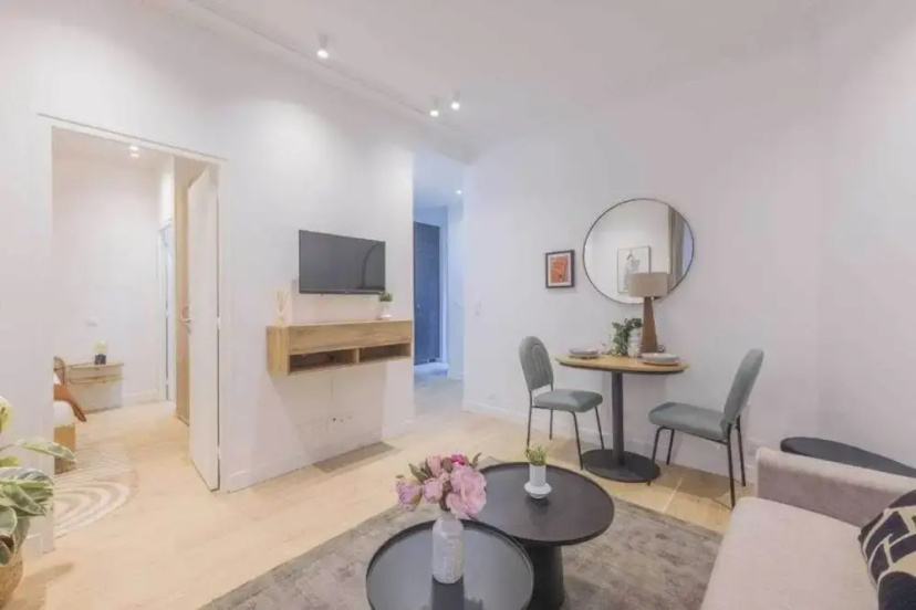 Apartment With 1 Room in Batignolles — забронировать отель в Париже