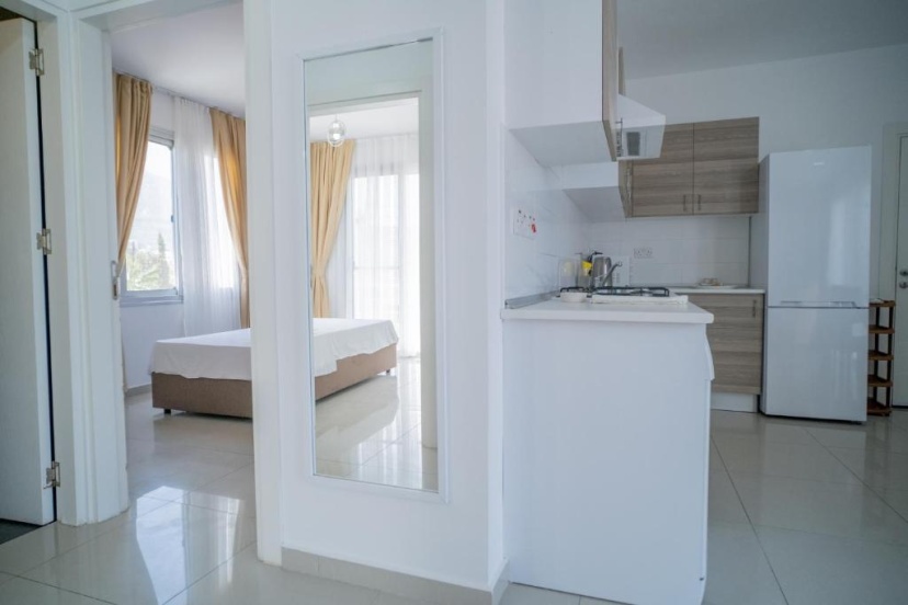 Beautiful Two-bedroom Apartment with Sea and Mountain views Sel 8-5 — отель с удобствами в Кирения