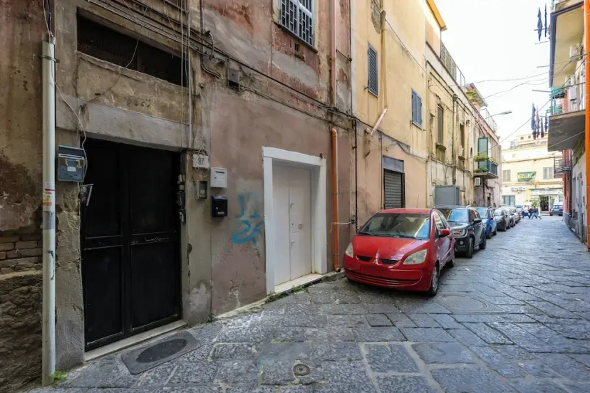 Appartamento A Piazza Mercato(Contact To Property 7 Days In Advance) — отель в Неаполе, Италия
