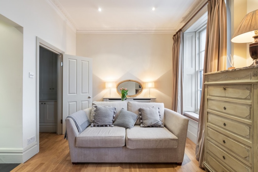 Lamont Street Apartment — забронировать отель в Лондоне