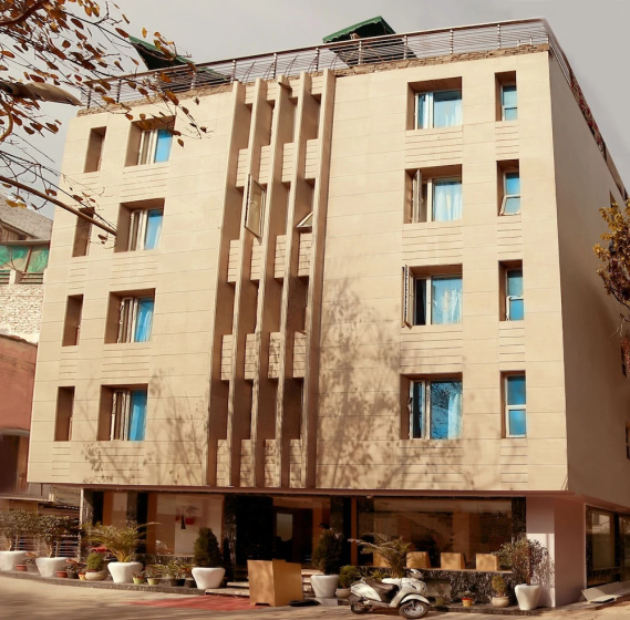 Hotel Shanti Plaza — отель с удобным расположением в Дели